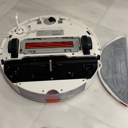 Roborock S7 robot vacuum like new with extra accessories