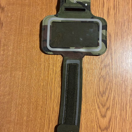 Mobile armband case used for running, fits phones up to 6.1 inches