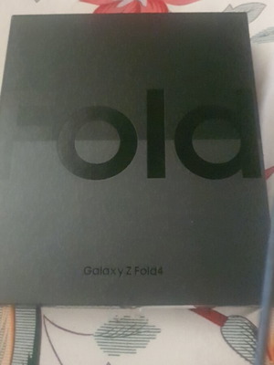 Z Fold 4 box like new