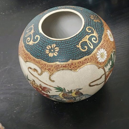 Handmade Satsuma Vase with Authenticity Stamp like new