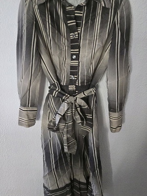 Dress like new black and beige with buttons and belt