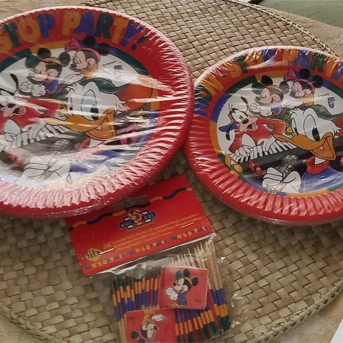 Disney party set new with paper plates and toothpicks