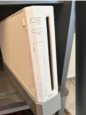 Nintendo Wii like new with Balance Board, Sports and Super Mario Bros