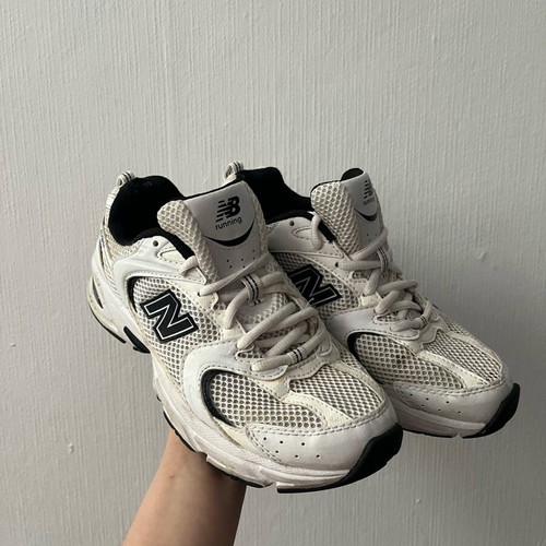 New Balance athletic shoes used no 38 black and white