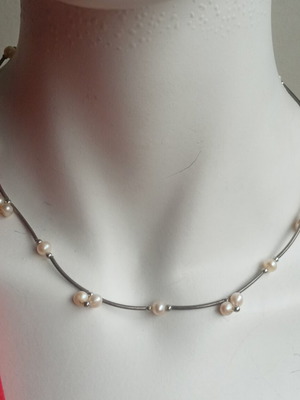 Vintage necklace with 22 natural pearls, like new, white and silver