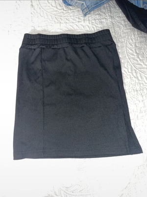 Shein black mini skirt like new with elastic waist and small slit