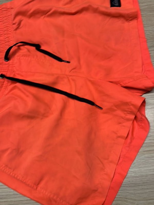 Μαγιό σορτσάκι Quiksilver μεταχειρισμένο, μέγεθος S, κόκκινο