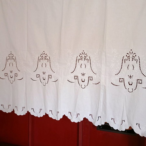 Cut white curtain used with scalloped edge 1.45x1.20