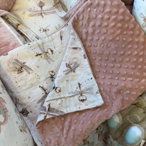 Baby Nest Winged Key like new with latex mattress and cotton fabric