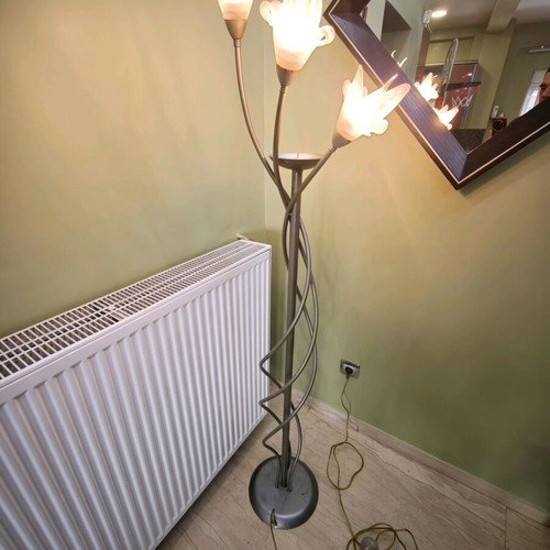 Floor lamps used, set of 2 with 3 bulbs and candle holder