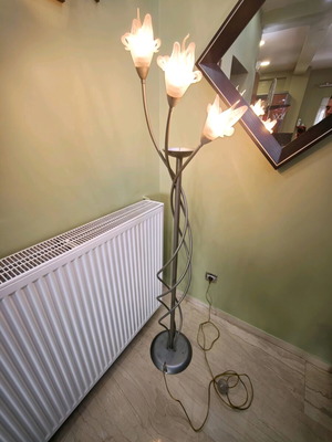 Floor lamps used, set of 2 with 3 bulbs and candle holder