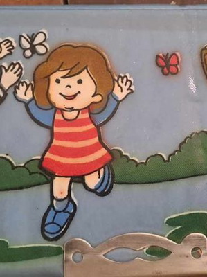 Πλαστική συλλεκτική κασετίνα με παιδάκια καινούργια