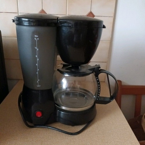 Izzy filter coffee maker like new