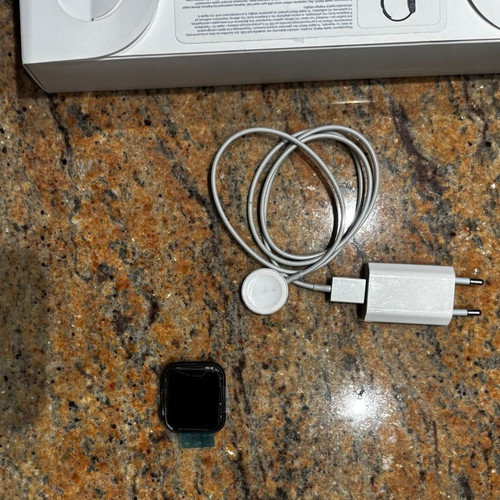 Apple Watch 4 44mm used with broken screen for repair or parts