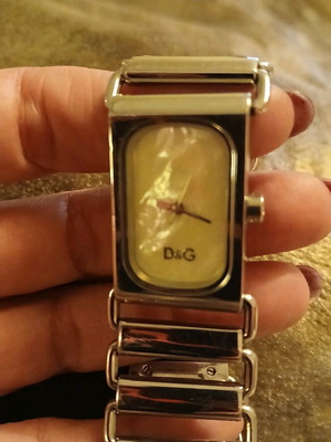 Ατσάλινο γυναικείο ρολόι D&C ασημί σαν καινούργιο