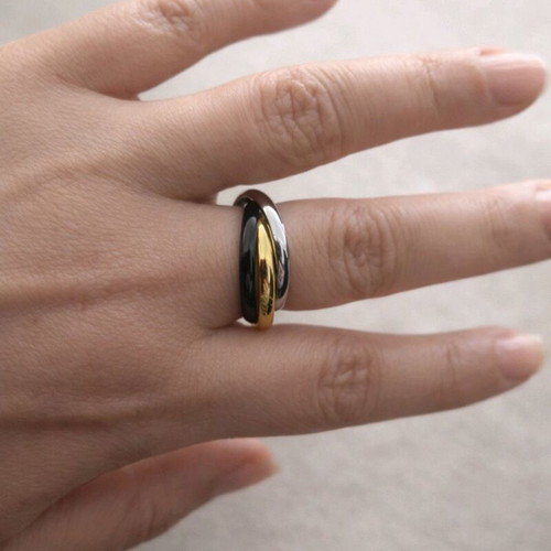 Three-ring ring like new, black and gold tones