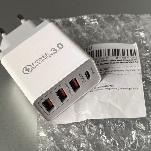 Charger 3.0 USB & USB-C PD 20W with 4 ports new