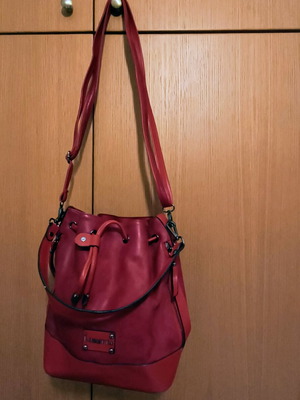 Loretta drawstring bag large, like new, red