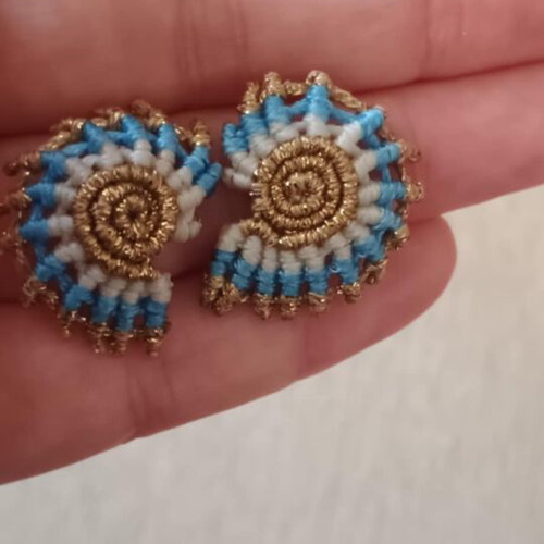 Macrame earrings like new, handmade, shell-shaped with gold thread