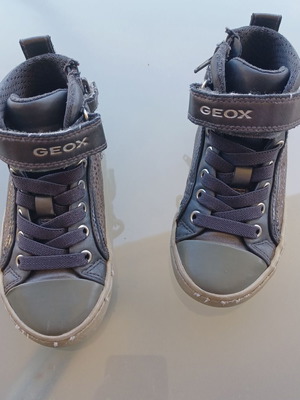 Παιδικά παπούτσια Geox μεταχειρισμένα, νούμερο 26, καφέ μποτάκια