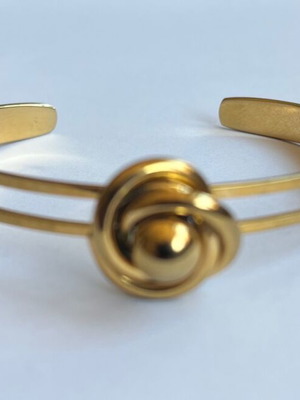 Vintage steel bracelet used, gold color with flower design