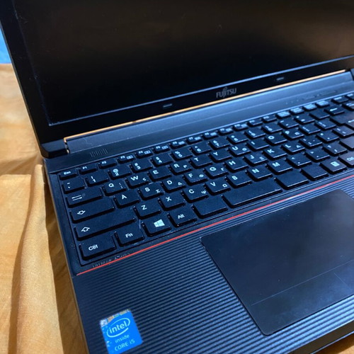 Φορητός υπολογιστής Fujitsu με 4GB RAM και 256GB αποθηκευτικό χώρο, Windows