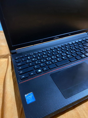 Φορητός υπολογιστής Fujitsu με 4GB RAM και 256GB αποθηκευτικό χώρο, Windows