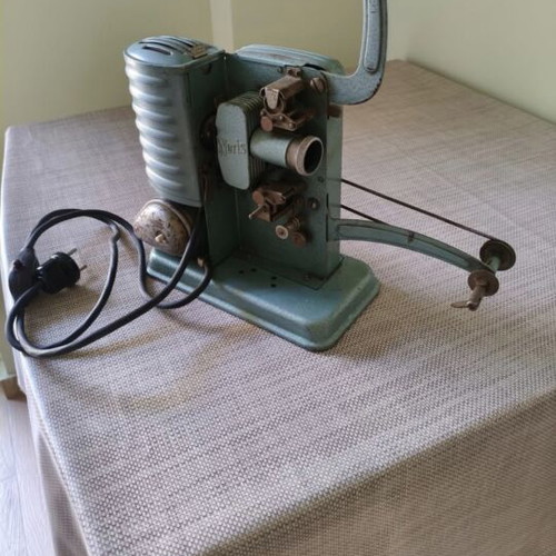 Noris Movie Projector 16 mm used, 1952 German model with spare lamp