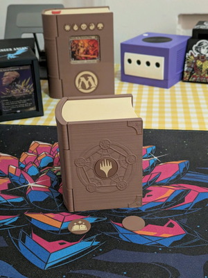 MTG Deckbox σαν καινούργιο σε σχήμα βιβλίου