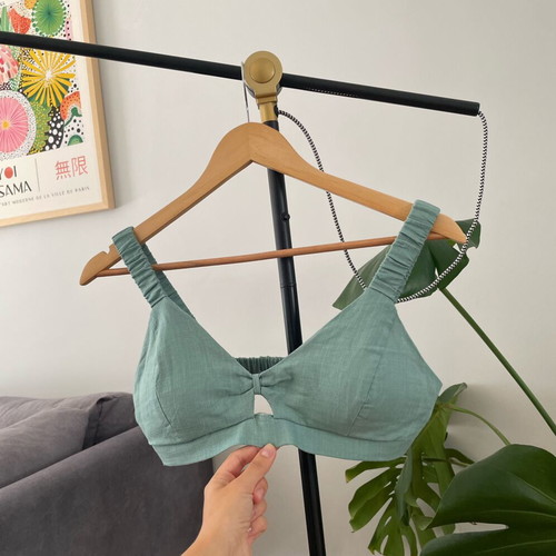 Mind Matter top with elastic and built-in support like new, green turquoise