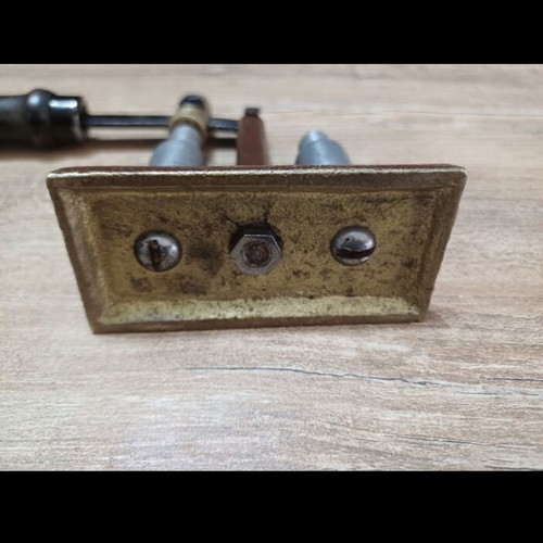 Reloading tool for shotgun shells like new with brass base