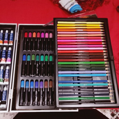 Painting set 145 pieces with aluminum case new