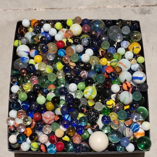Marbles set like new, approx. 8 kg, various sizes and colors