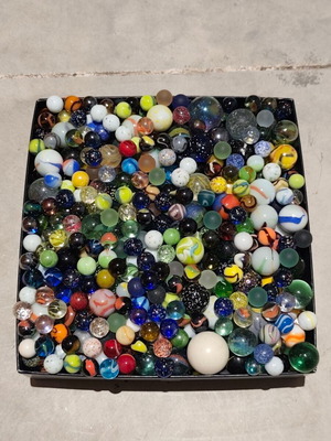 Marbles set like new, approx. 8 kg, various sizes and colors