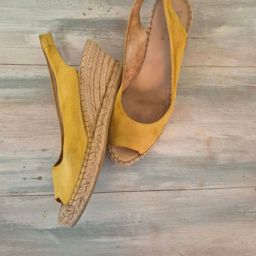 Viguera leather yellow peep toe espadrilles size 39 used