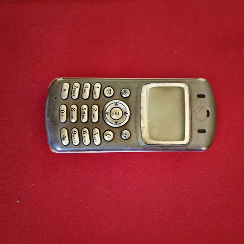 Smartphones and old phones used with chargers