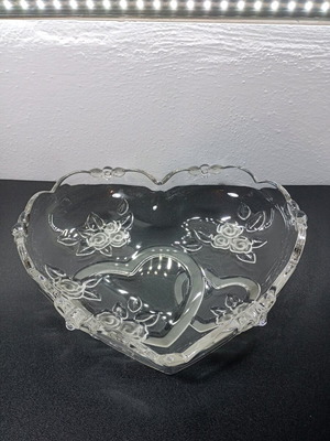 Serving platter used, heart-shaped 28x21.5cm