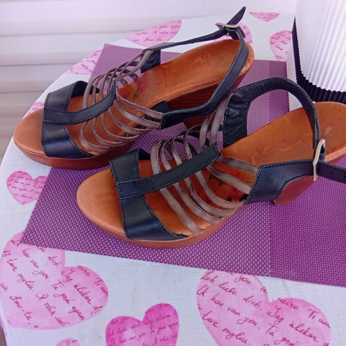 Marila Footwear women's leather sandals size 39 like new black