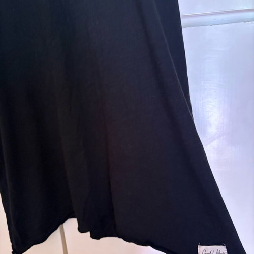 Black women's sleeveless top with asymmetric hem Medium like new