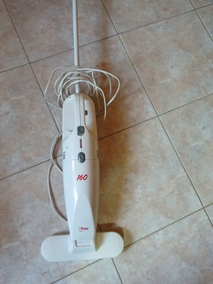 Electric vacuum cleaner used with functional cord