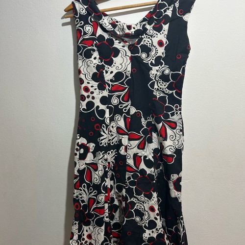 Women's dress like new, black and red, sizes M and L