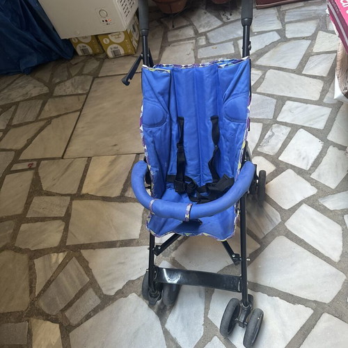 Lightweight baby stroller with easy fold
