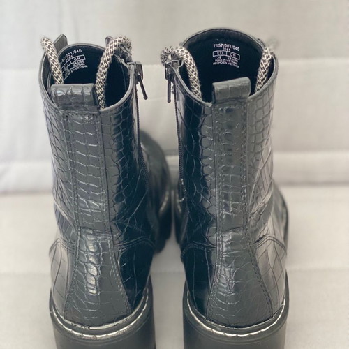 Zara boots in very good condition, size 38, black