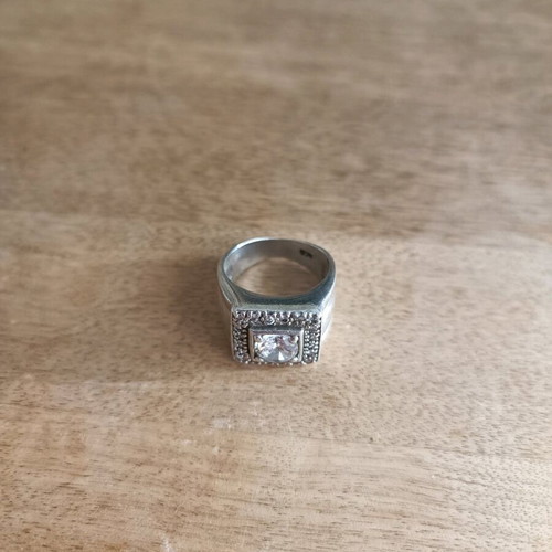 Silver 925 ring like new with zircon