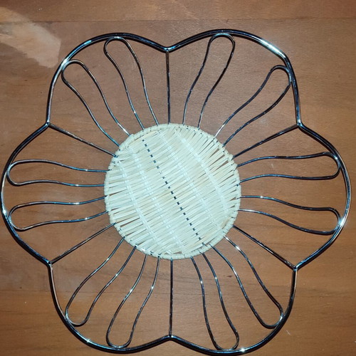 Vintage metal basket with wicker base, like new, 29 cm