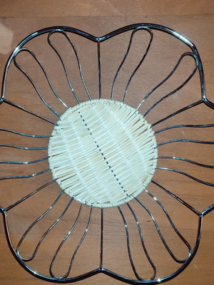 Vintage metal basket with wicker base, like new, 29 cm