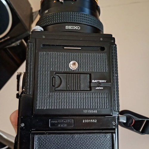 Bronica SQ-A camera with SQ-i back and Zenzanon S 80mm f2.8 lens like new
