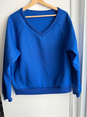 Shein blue V-neck sweatshirt like new
