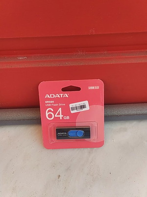 ADATA UV320 64GB USB 3.2 флаш памет черно/синьо нова