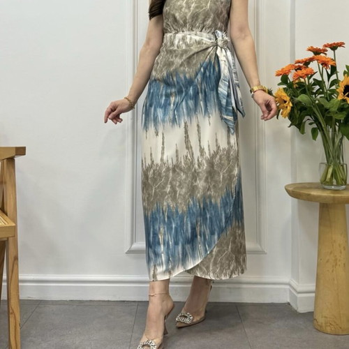 Satin dress new, fits Small and Medium